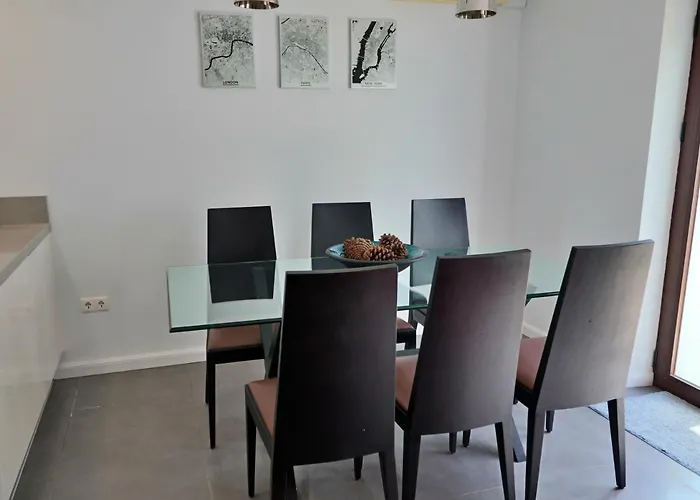 Naranjos Townhouse * פואנגירולה